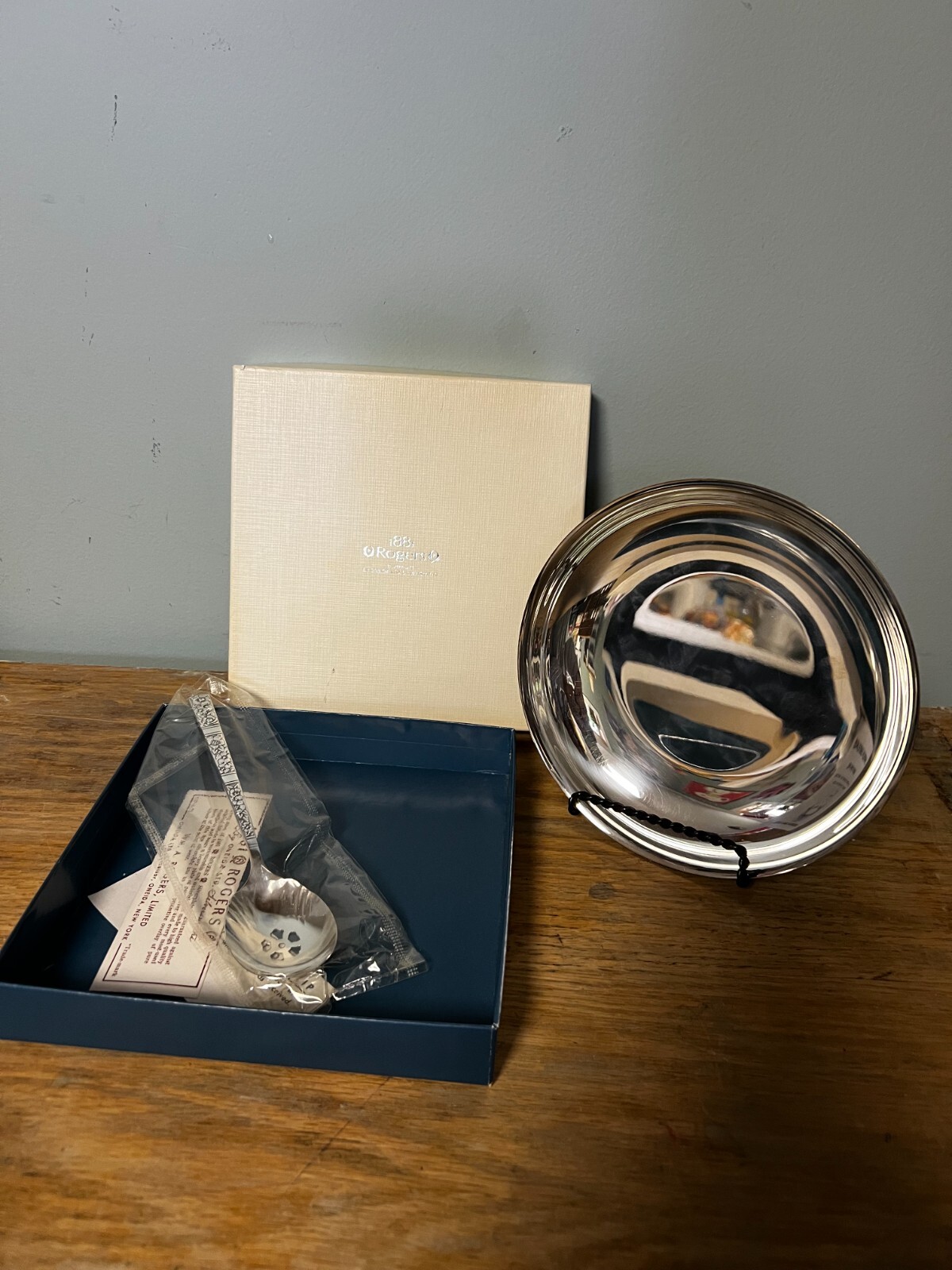 Oneida ROGERS 1881 Silverplate Bowl & Slotted Spoon Box Set Unused