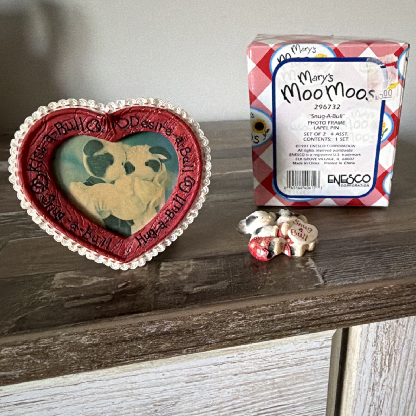 Enesco Mary\'s Moo Moos 296732 Heart Photo Frame & Lapel Pin Set Red White 1997