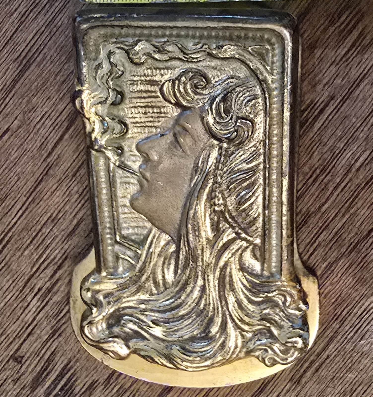 ANTIQUE JUDD ART NOUVEAU USA CAST IRON SMOKING LADY HAIR DESK CLIP PAPERWEIGHT