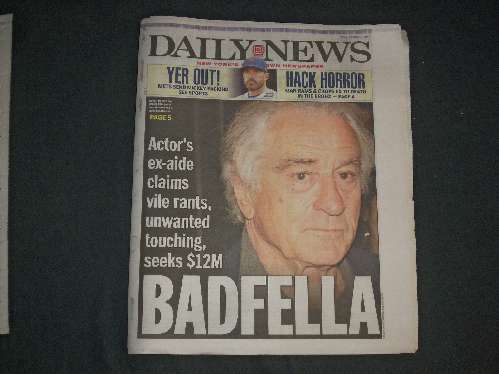 2019 OCTOBER 4 NY DAILY NEWS NEWSPAPER - ROBERT DENIRO EX-AIDE CLAIMS VILE RANTS