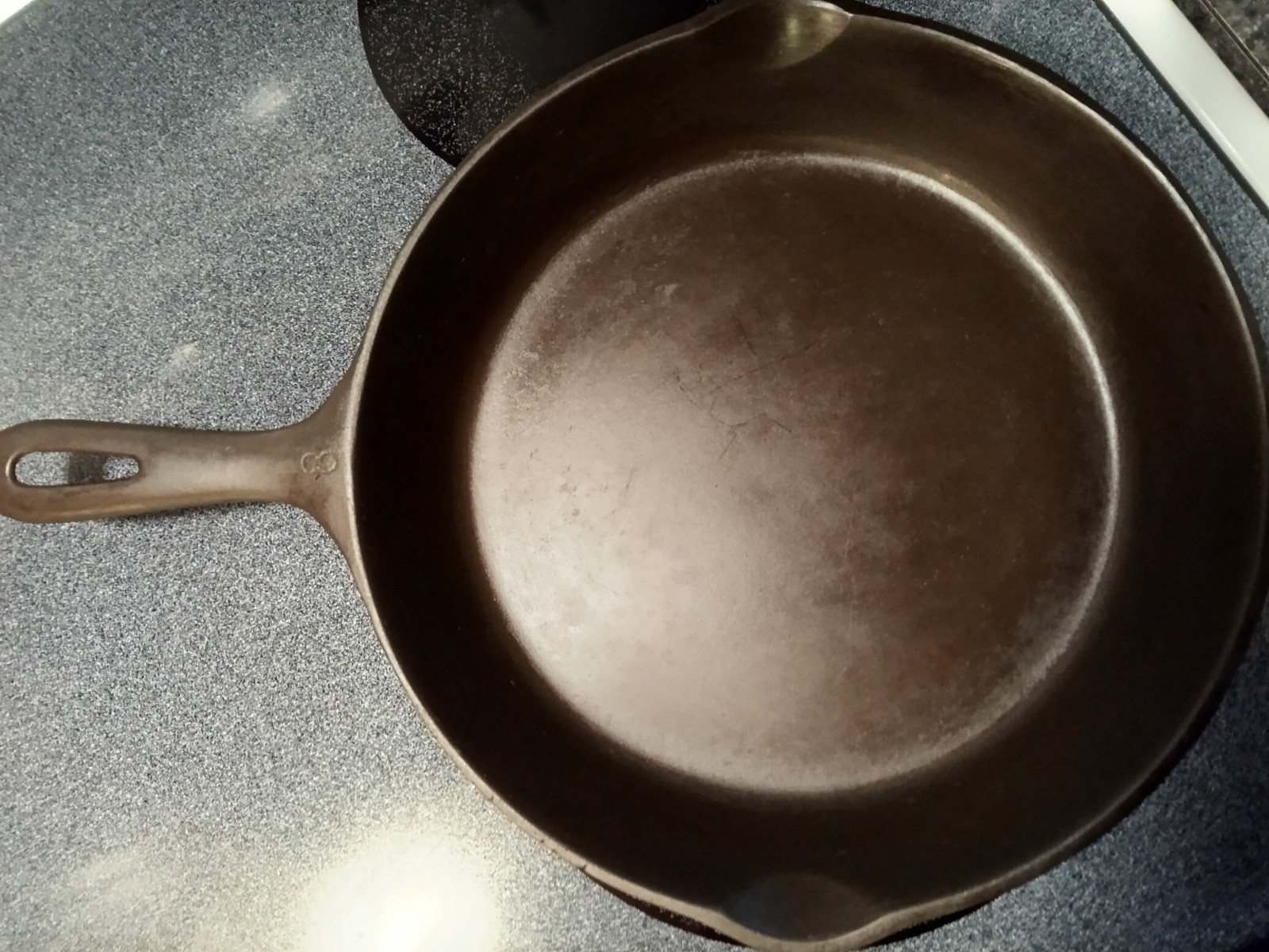 Wagner unmarked number 8 cast iron skillet