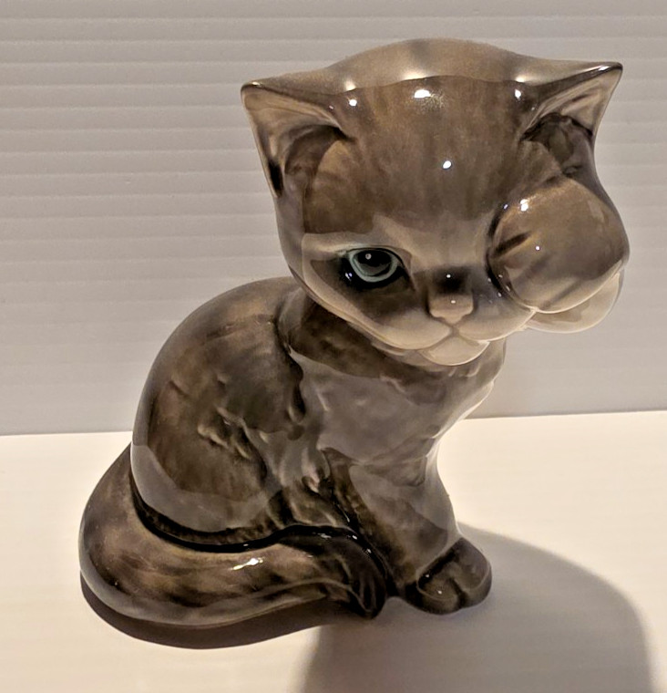 Vtg 60s Goebel Germany Glossy Grey Kitten Covering Eye with Paw Figurine # 31028
