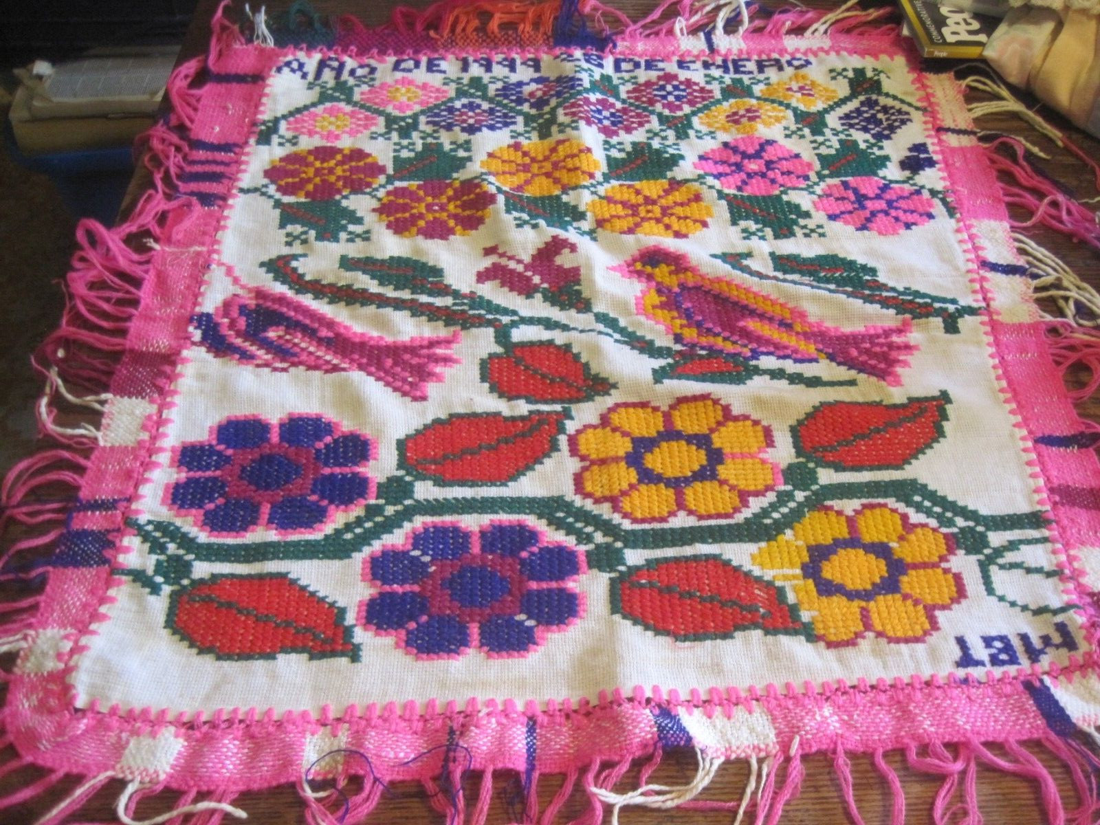 VTG BOLD FLORAL&BIRDS CROSS STITCH/Embroidery TABLE TOPPER/Cover Mat FRINGED