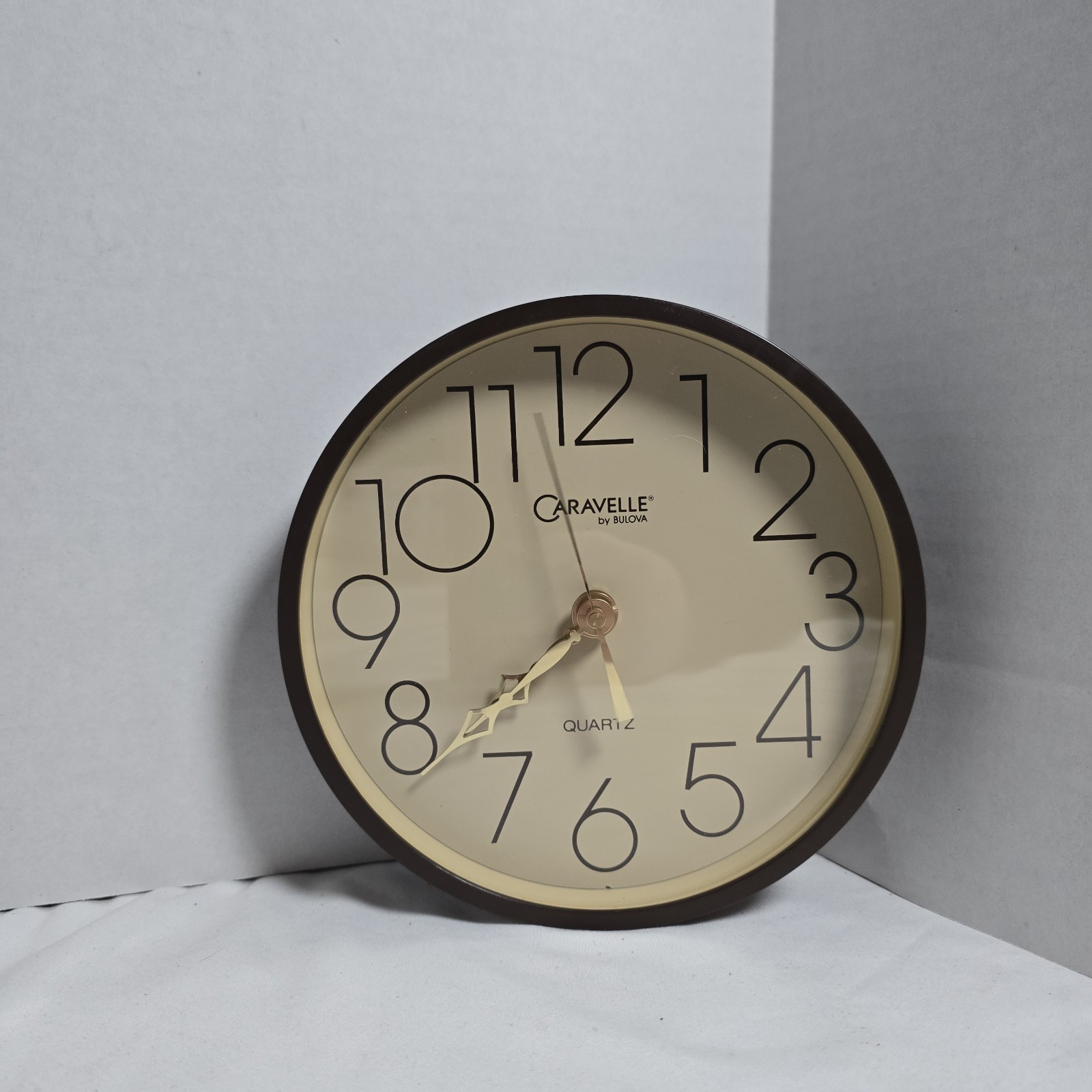 Caravelle by Bulova Wall Clock 1970s Vintage Beige & Brown Gold 7\