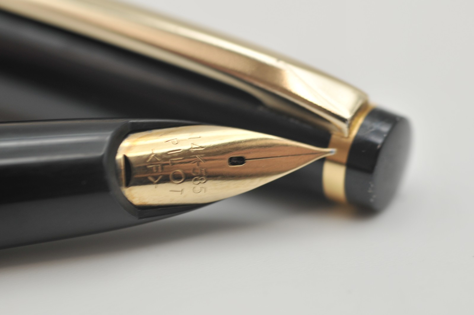 Vintage Pilot Elite Fountain Pen 14K Fine Nib w/ Converter Very Good+ V0912