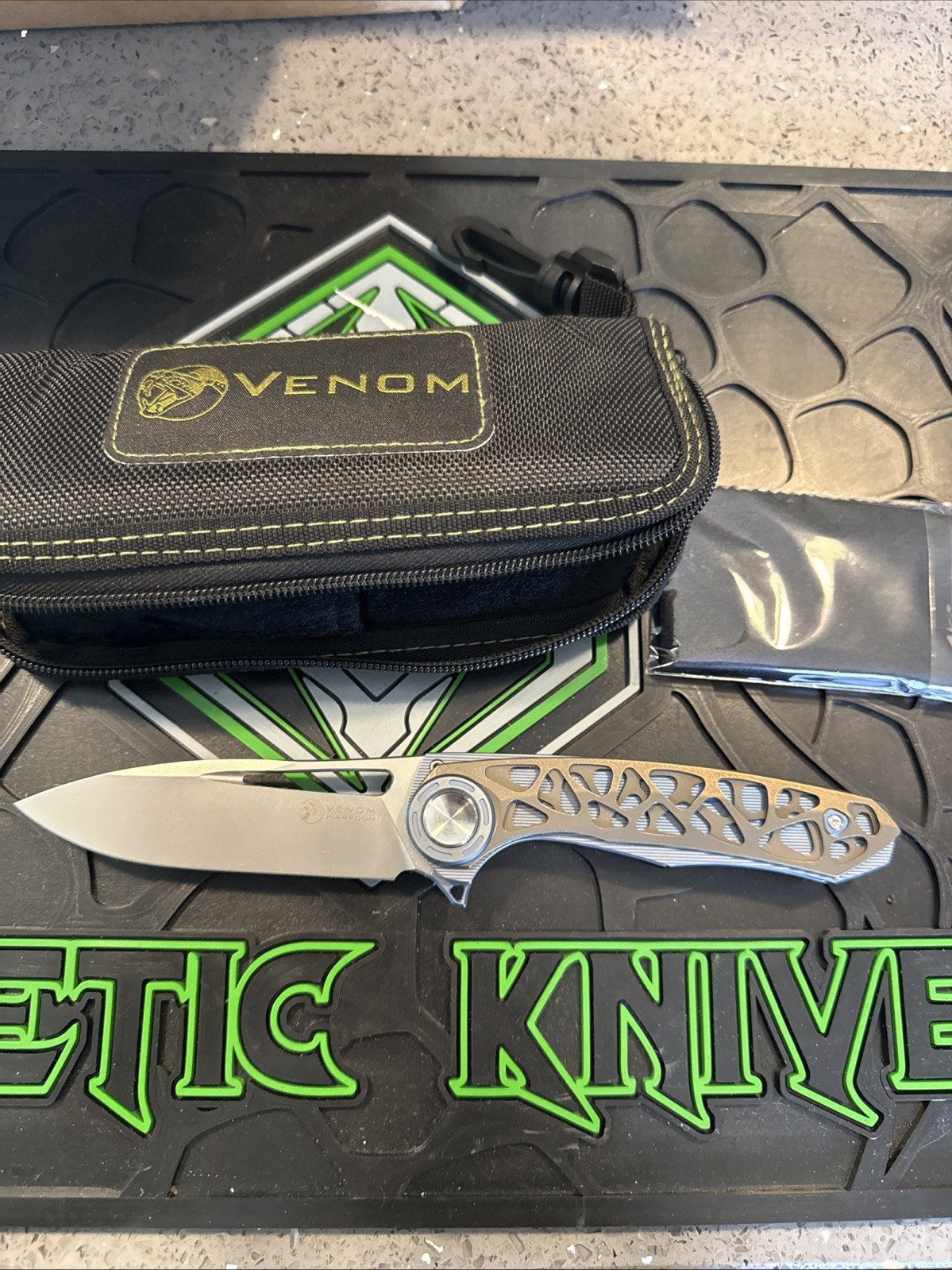 Venom Harpoon Skeletonized Ti Unique Pivot M390 Ceramic Bearing Pivoting Clip