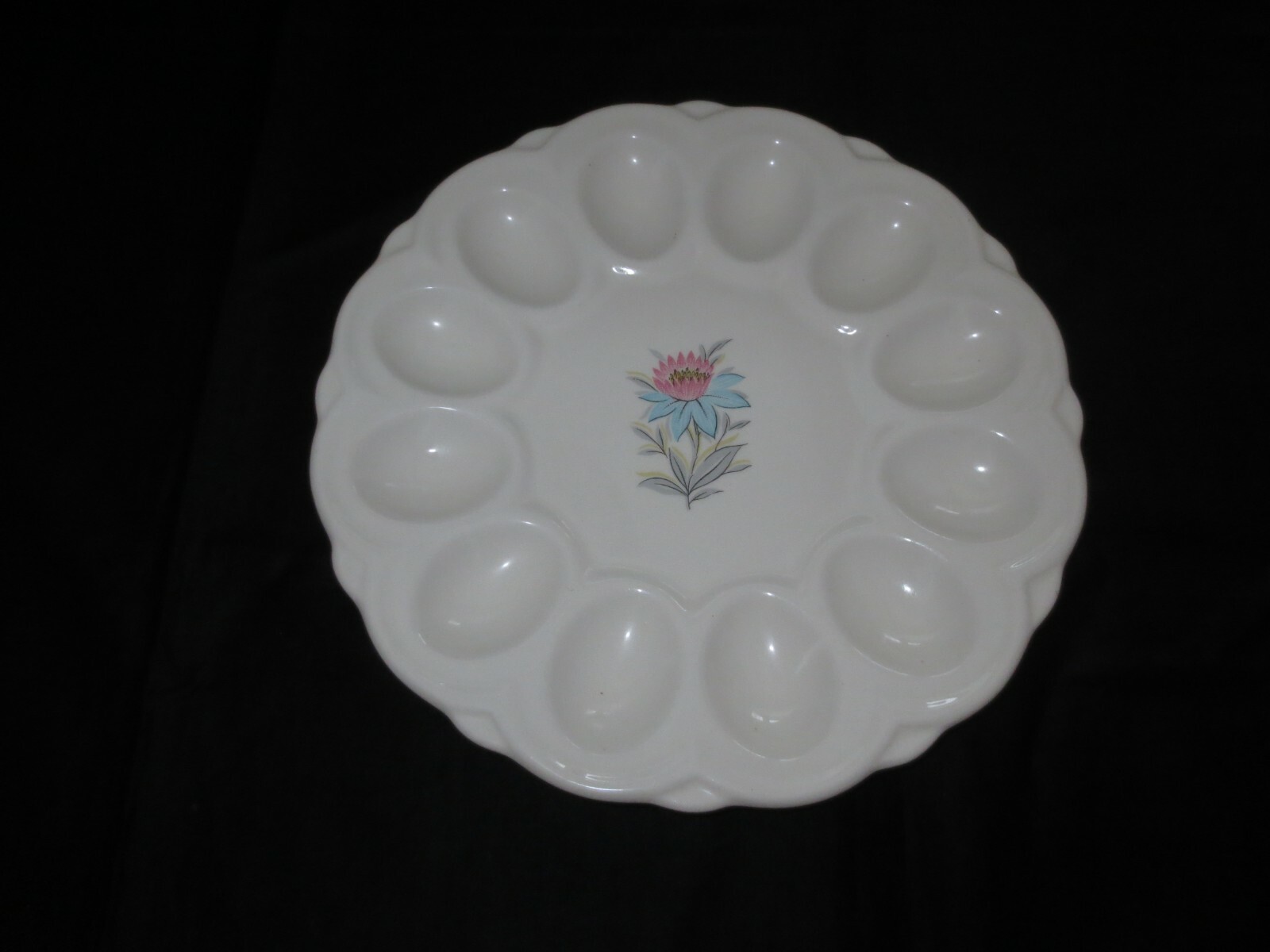 1950\'s STEUBENVILLE FAIRLANE Pottery DEVILED EGG PLATE - 9\