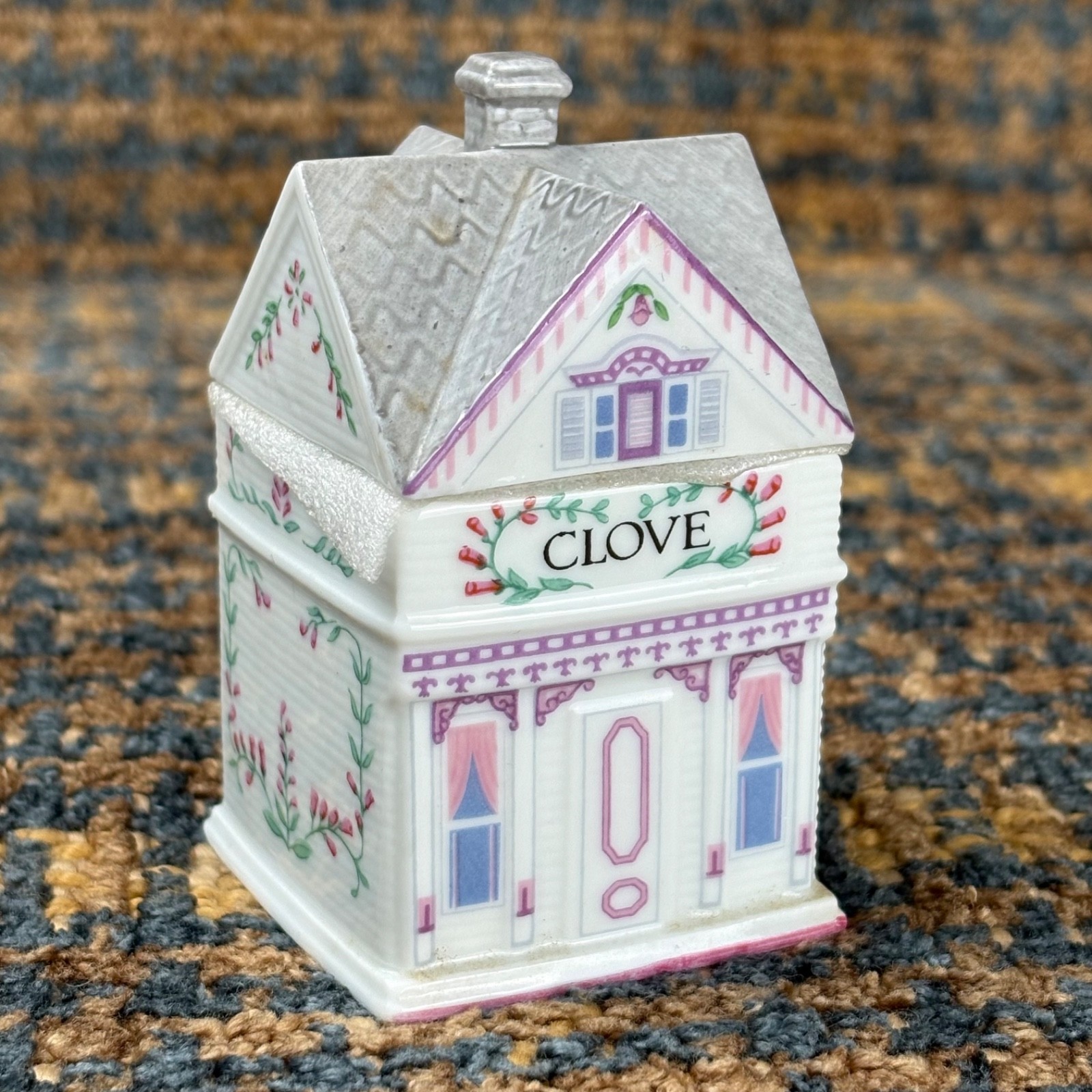 Vintage 1989 The Lenox Spice Village Fine Porcelain Clove House Jar *NEVER USED Vintage 1989 The Lenox Spice Village Fine Porcelain Clove House Jar *NEVER USED