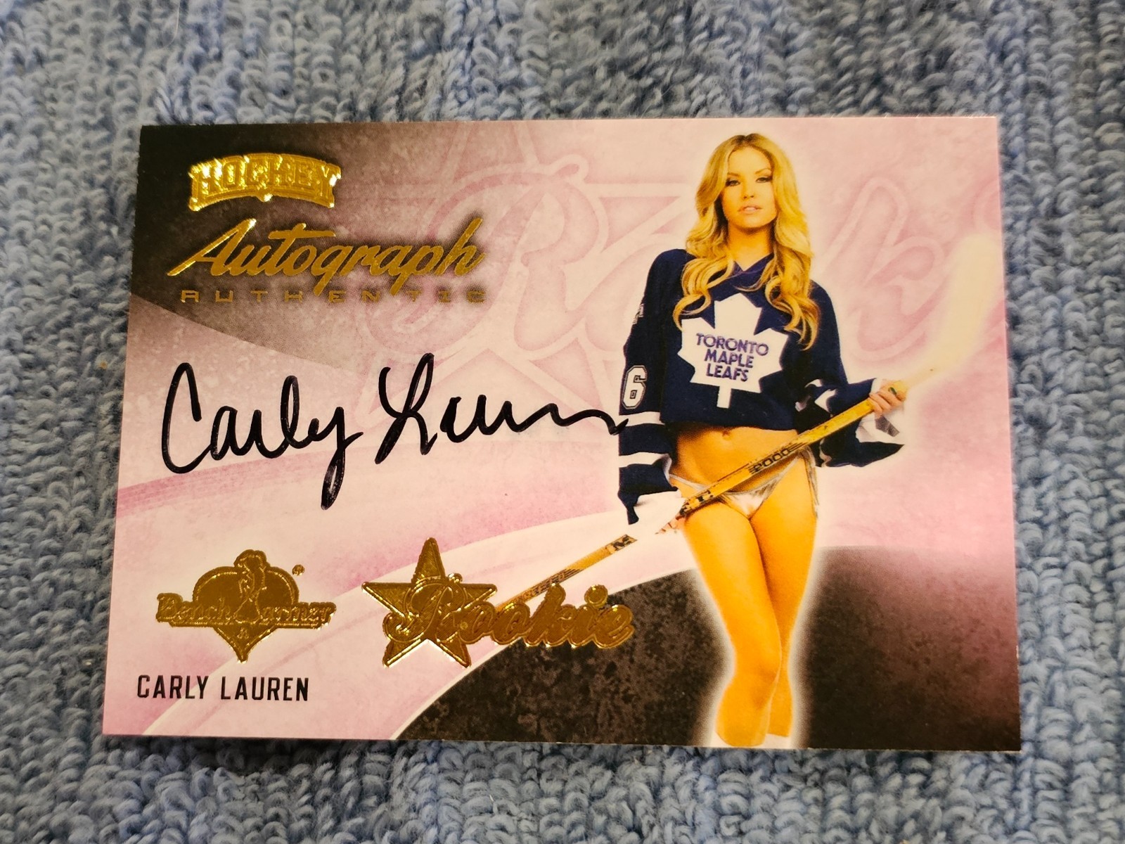 BW2) 2014 Benchwarmer Hockey Rookie / Carly Lauren Autograph #R73