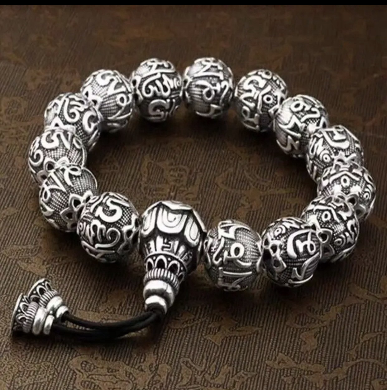 Retro-Style Men\'s BraceletPrayer Beads with Sanskrit Six-Syllable Mantra