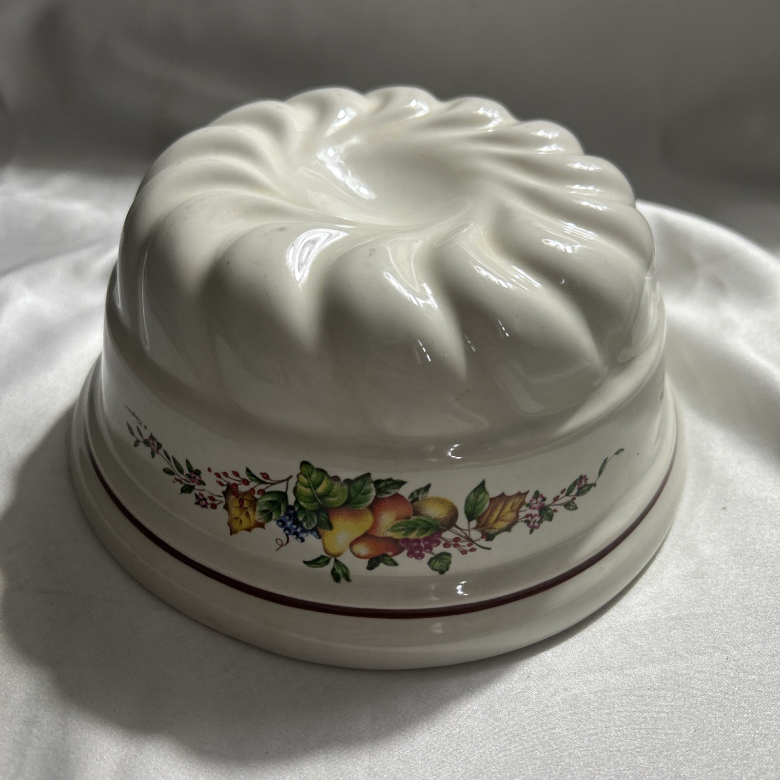 Vintage Teleflora Ceramic Jello Mold With Harvest Fruit & Fluted Spiral Design Vintage Teleflora Ceramic Jello Mold With Harvest Fruit & Fluted Spiral Design