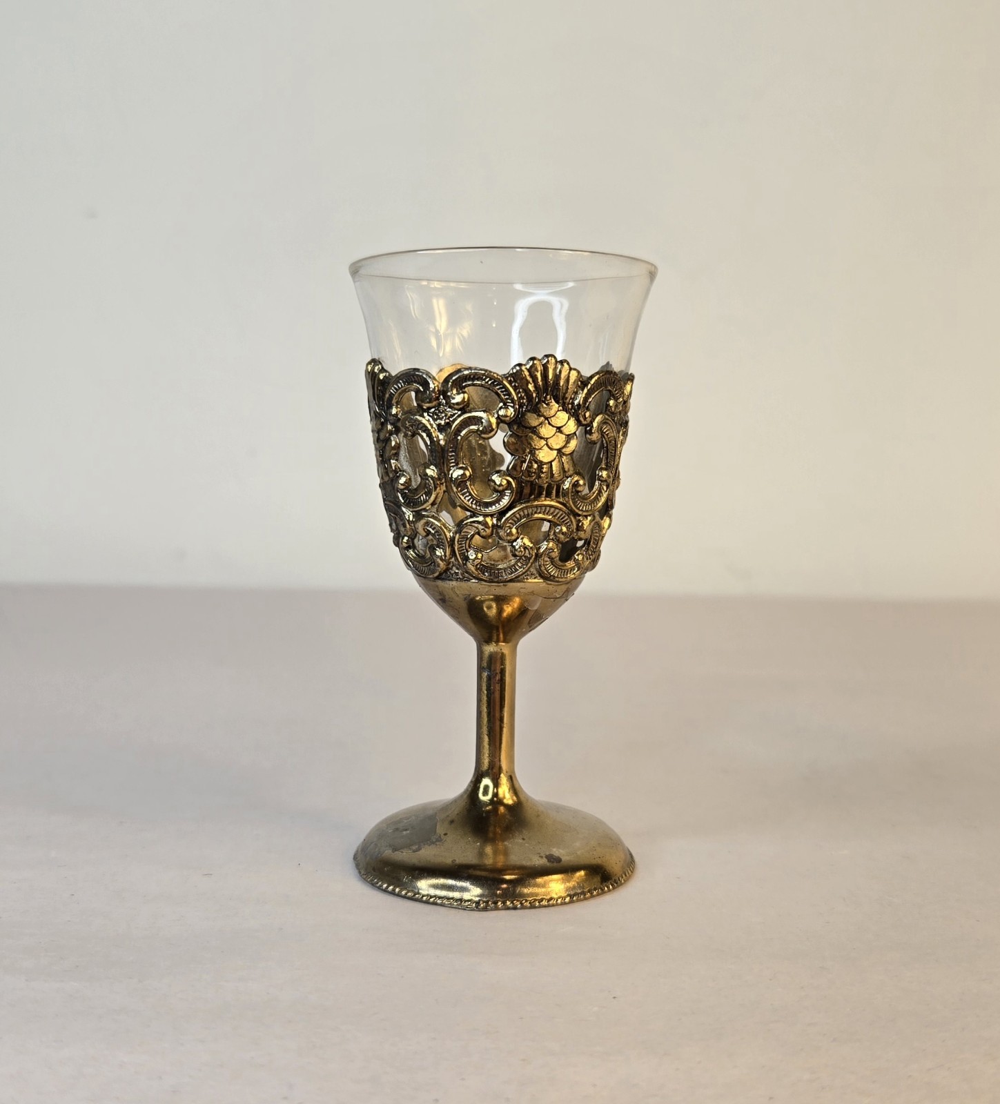 Vtg RAIMOND Japan Gold Tone Brass Ornate Cordial/Liquor Glass (Manganese Glow)