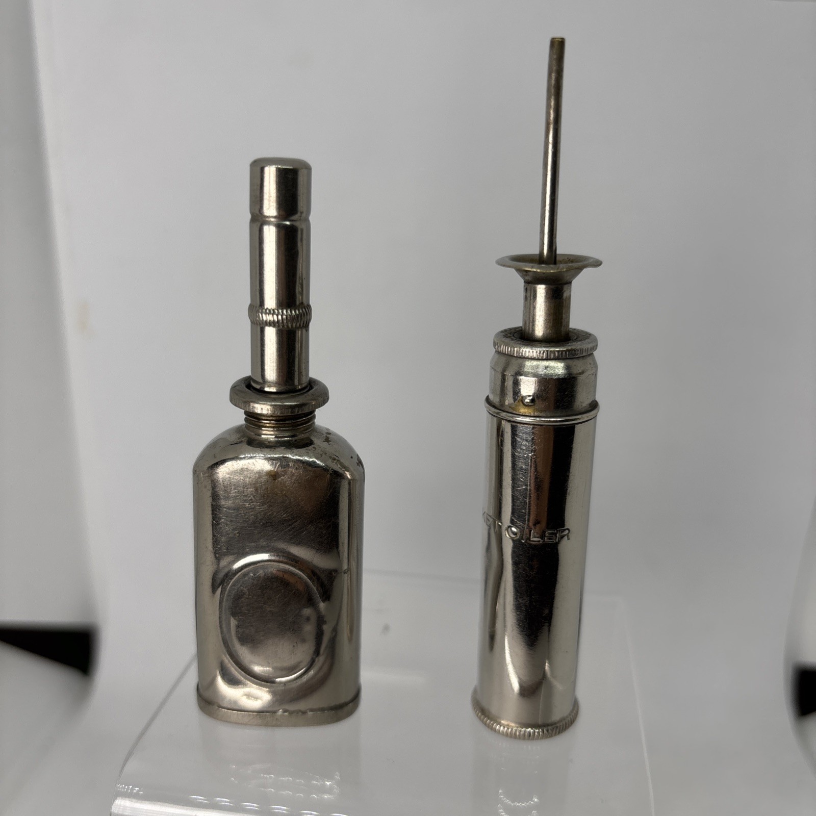 2 Vintage Mini Oil Can Metal Screw Top MADE IN USA Thumb Press Pocket Oiler 1897 2 Vintage Mini Oil Can Metal Screw Top MADE IN USA Thumb Press Pocket Oiler 1897