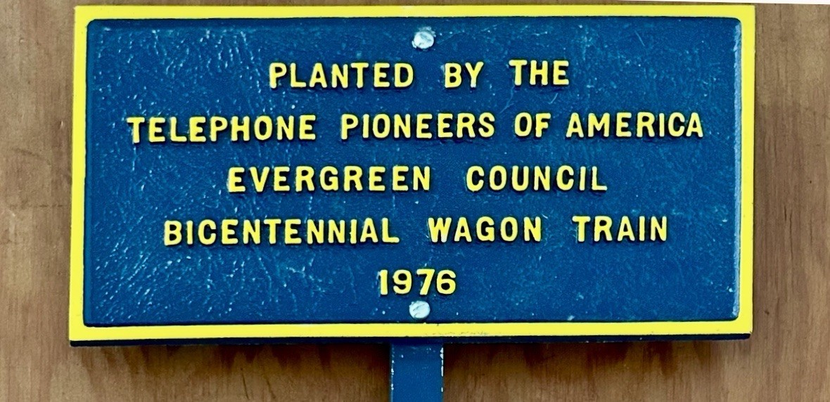1976 Bicentennial Wagon Train Telephone Pioneers America 250 Evergreen Club Sign