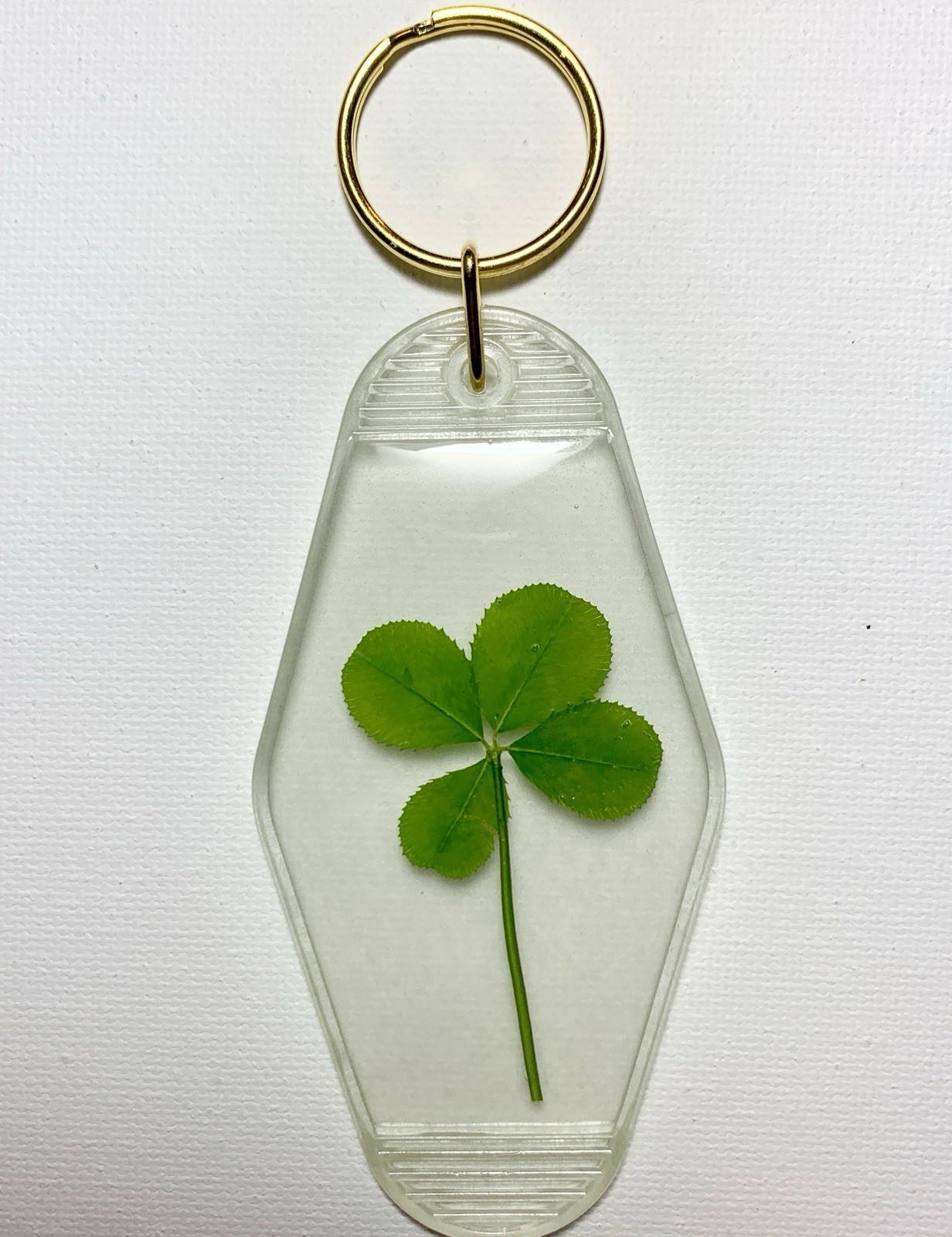 Real Four Leaf Clover Keychain – Vintage-Inspired Lucky Gift with Genuine Clover