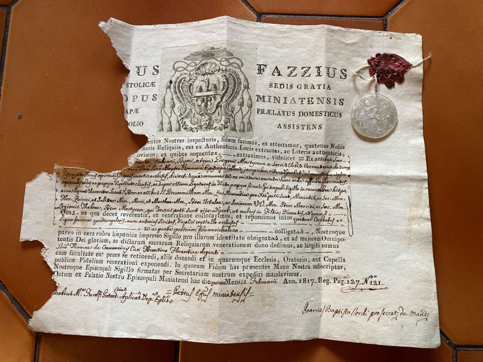 RARE ANCIENT BULLA MULTIRELICS : with nacre \