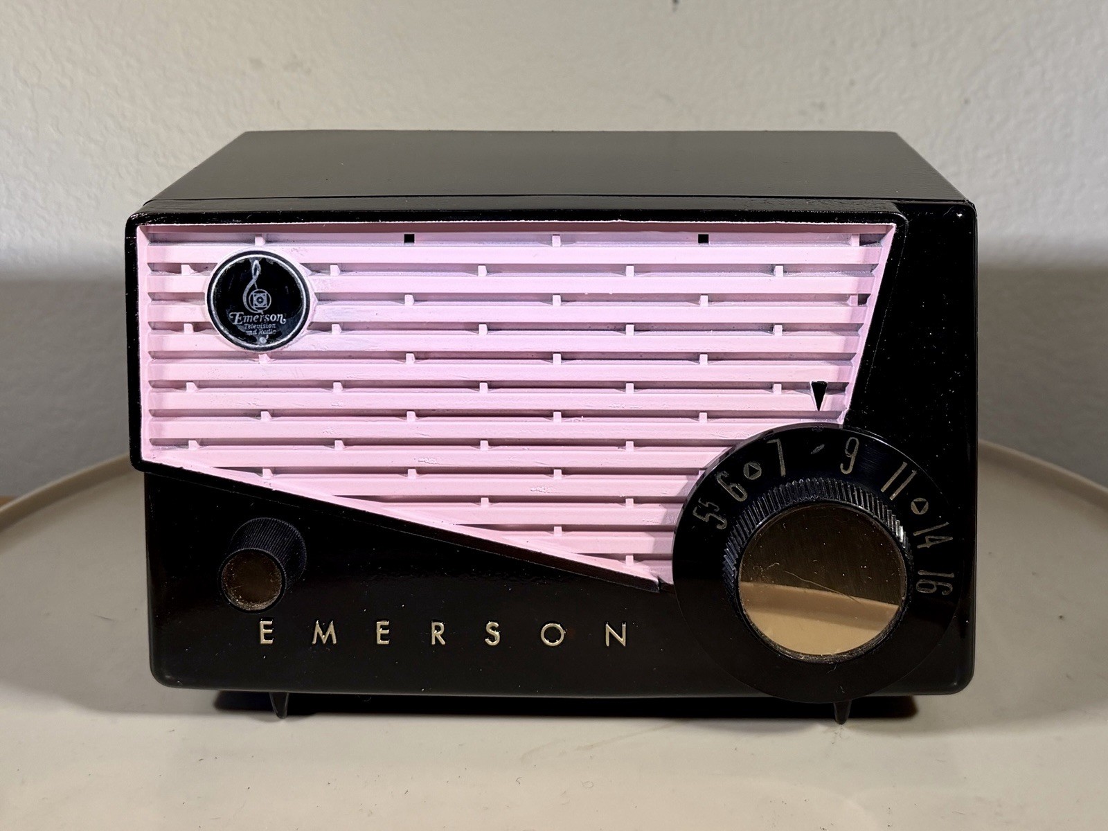Rare & Striking 1957 Emerson 851 Pink, Black & Gold Midget Tube AM Radio, Works