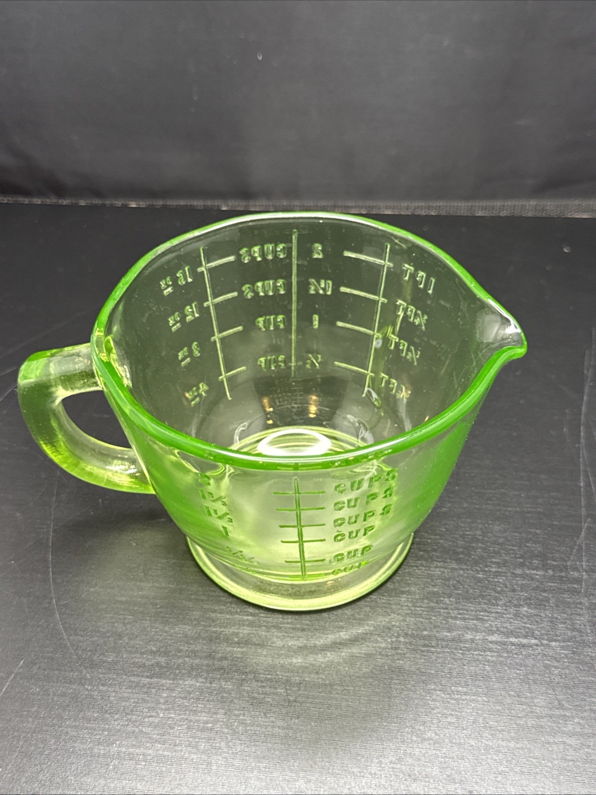 Vintage Uranium Glass Measuring Cup Vaseline Green 2 Cup 16 Oz UV Glow