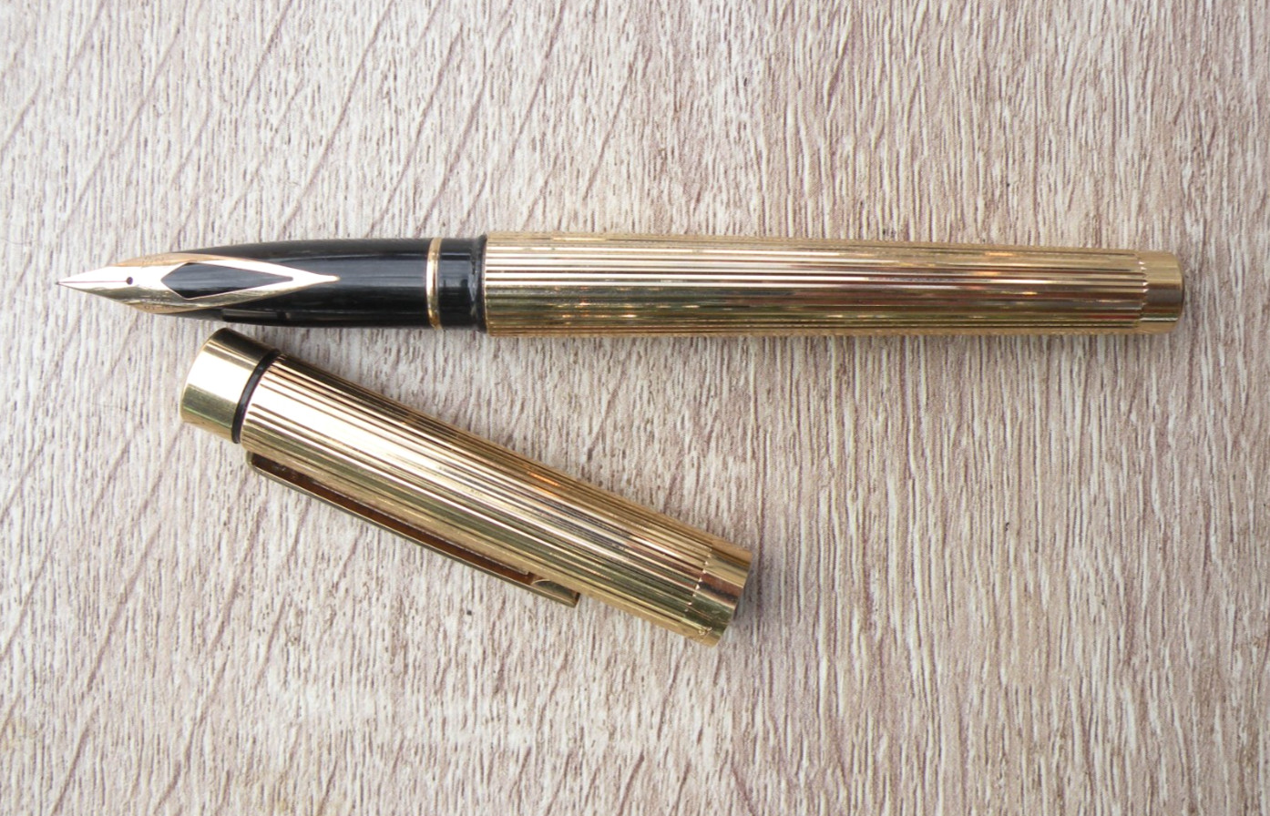 Vintage Sheaffer Fountain Pen with Nib marked 585 14K~white dot