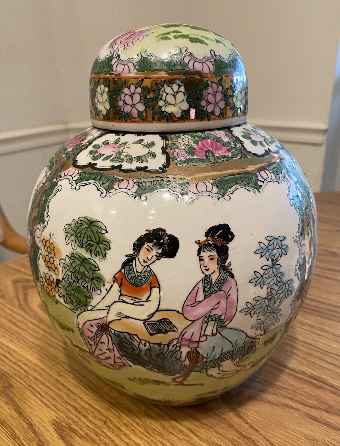 Just Beautiful 🤩-Chinese Porcelain Rose Ginger Jar Vase With Lid Just Beautiful 🤩-Chinese Porcelain Rose Ginger Jar Vase With Lid