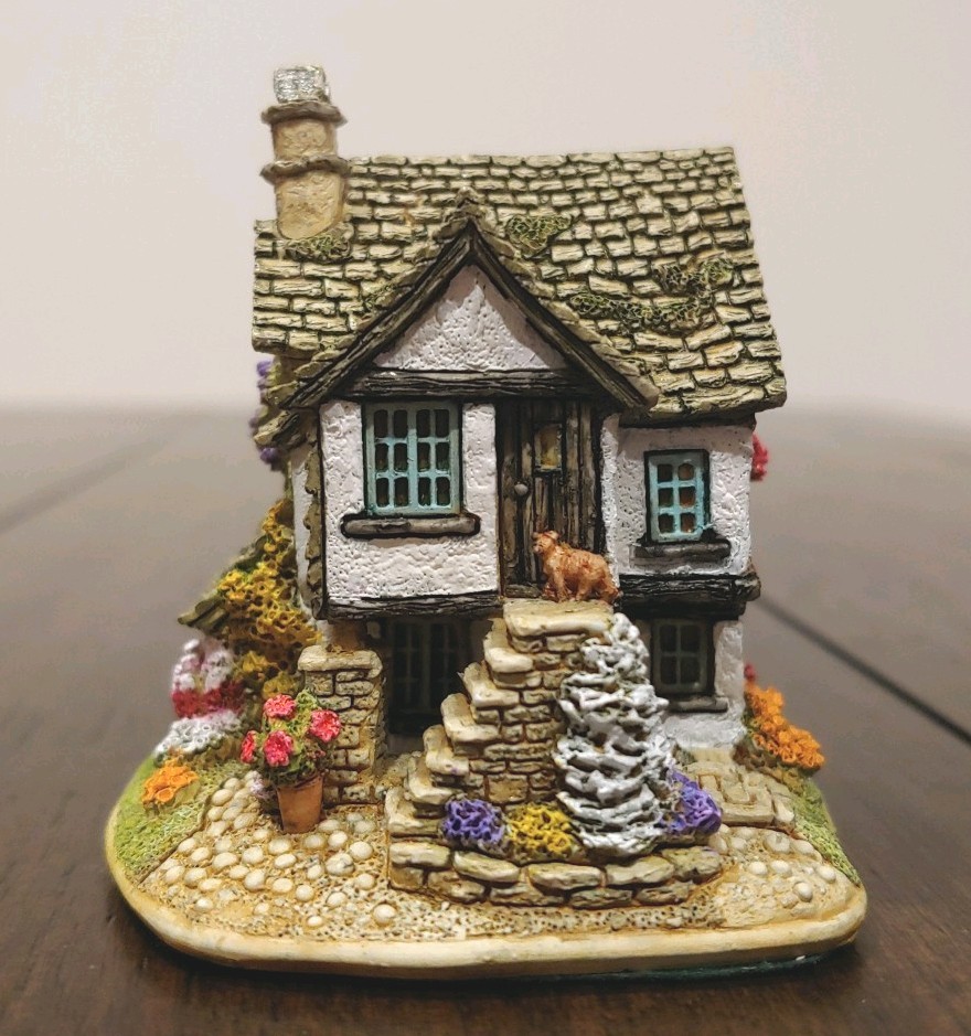 Lilliput Lane Miniature Pillar Cottage Hawkshead L2601 Mint Cond. RARE