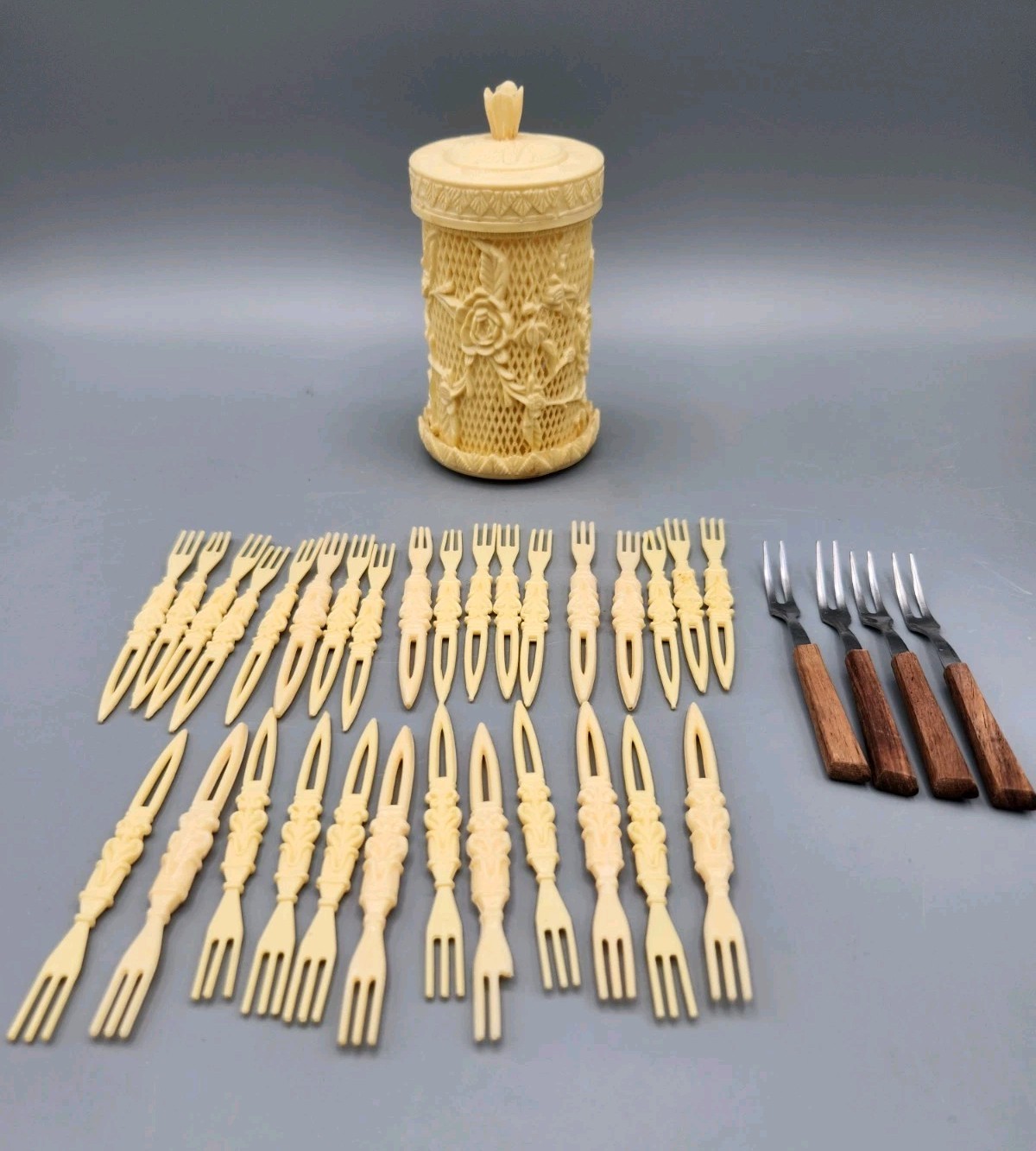 Vtg 60s Barware Floral Celluloid Cocktail Appetizer 30 Picks Holder MCM +4 bonus Vtg 60s Barware Floral Celluloid Cocktail Appetizer 30 Picks Holder MCM +4 bonus