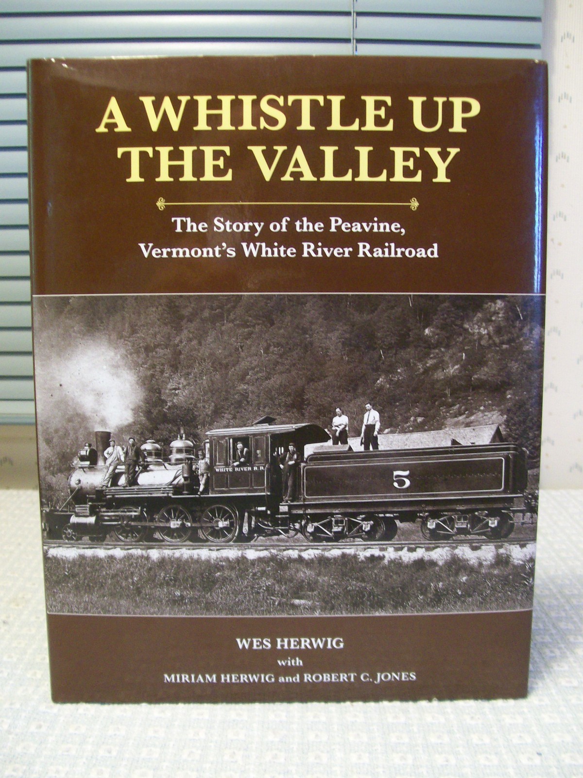 A Whistle Up the Valley: The Story of the Peavine, Vermont\'s White River Raiload