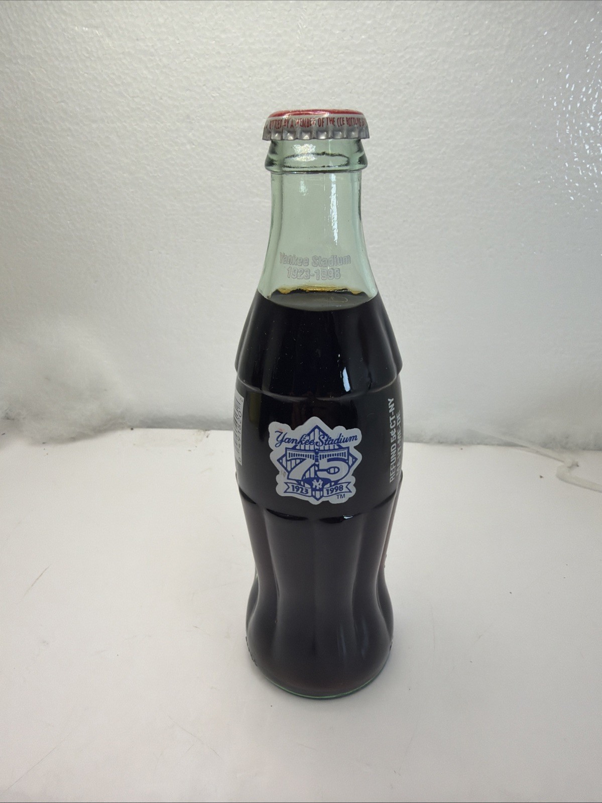 1998 NEW YORK YANKEES YANKEE STADIUM 75TH ANNIVERSARY 8OZ COCA - COLA BOTTLE 1998 NEW YORK YANKEES YANKEE STADIUM 75TH ANNIVERSARY 8OZ COCA - COLA BOTTLE