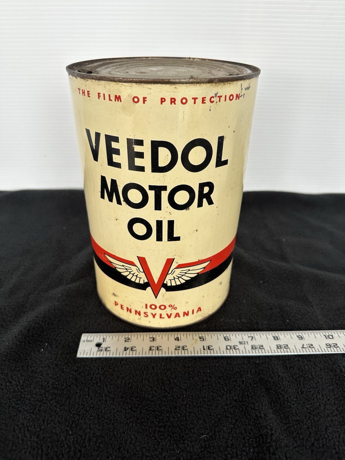 Vintage 1940s Veedol Motor Oil 5 Quart Can Winged V 100% Pennsylvania Gas Oil