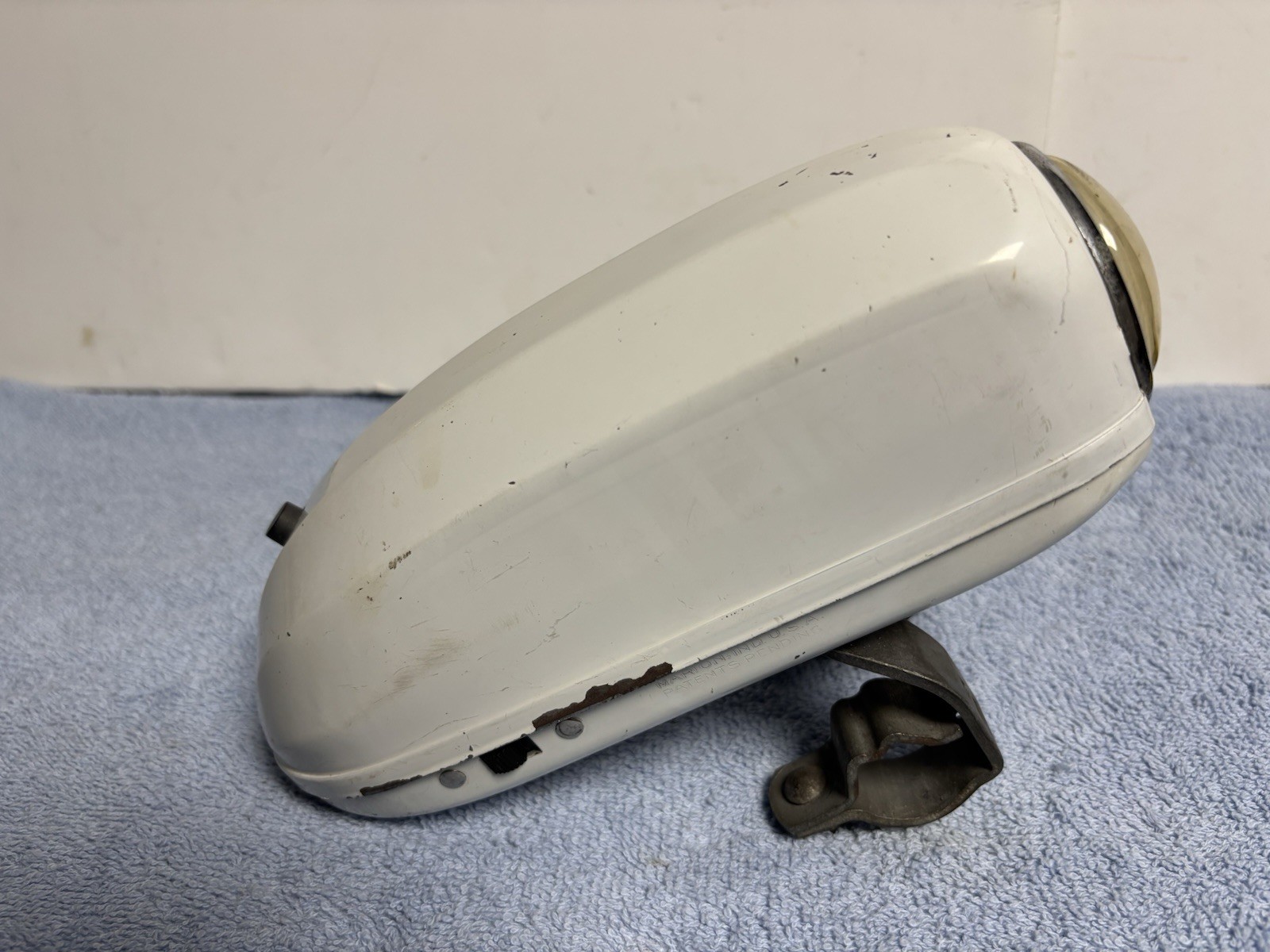 VINTAGE 1950'S DELTA DOMINATOR BICYCLE HEADLIGHT BAR MOUNT HORN LIGHT VINTAGE 1950'S DELTA DOMINATOR BICYCLE HEADLIGHT BAR MOUNT HORN LIGHT