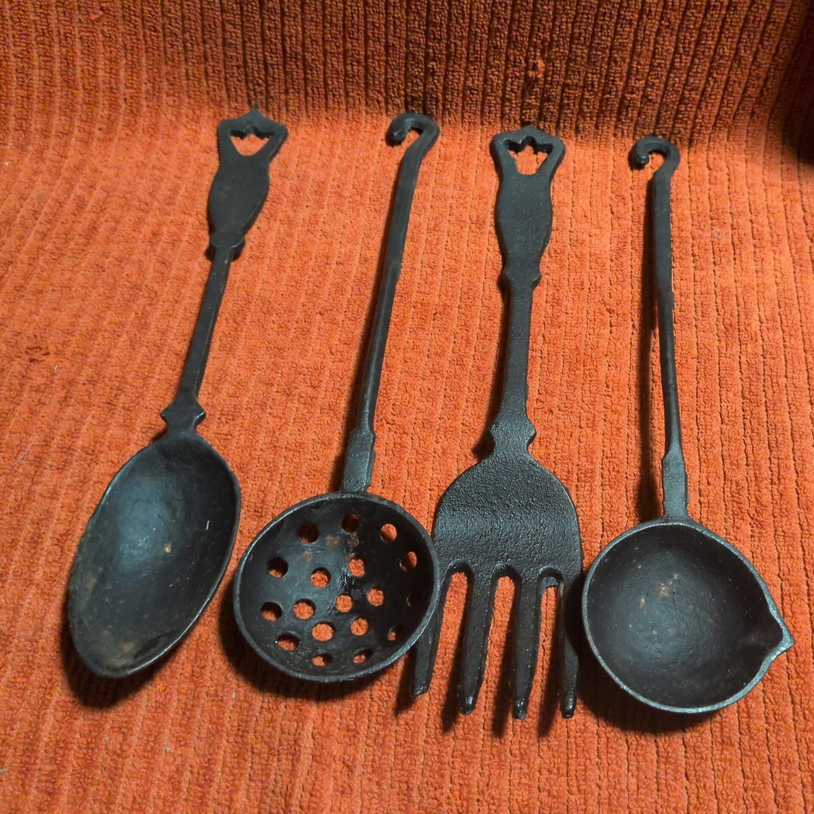 VTG Cast Iron Kitchen Utensil Set – Fork, Spoon, Ladle & Strainer Taiwan Decor