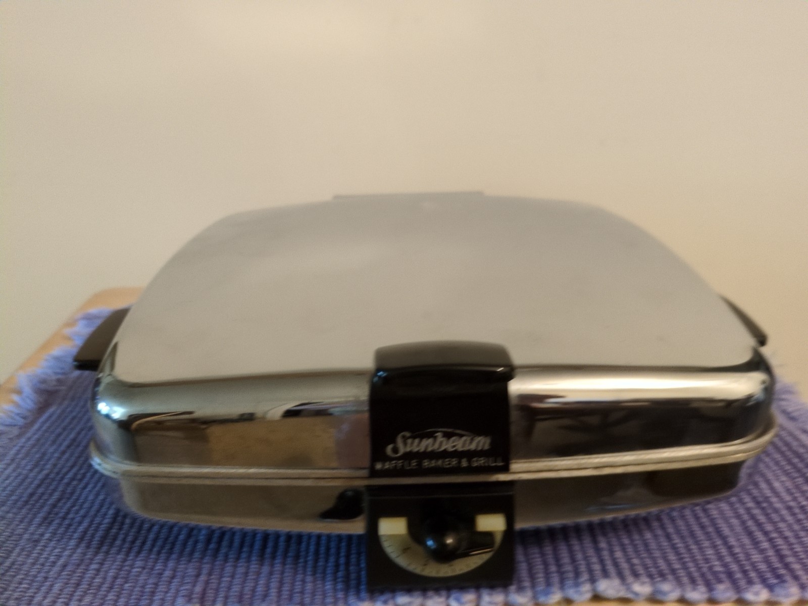 Vinjtage Mid-Century Sunbeam Model CG-1 Chrome Waffle Maker Grill Works Vinjtage Mid-Century Sunbeam Model CG-1 Chrome Waffle Maker Grill Works