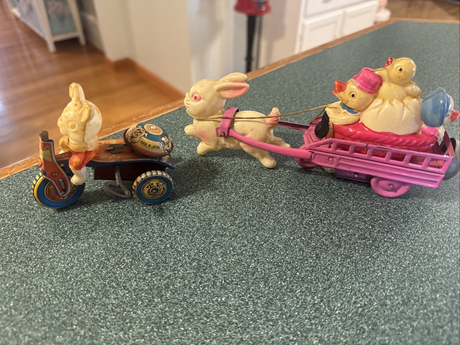 SET OF TWO VTG CELLULOID & TIN ANTIQUE EASTER TOYS RABBIT CHICKS WIND UP PUSH