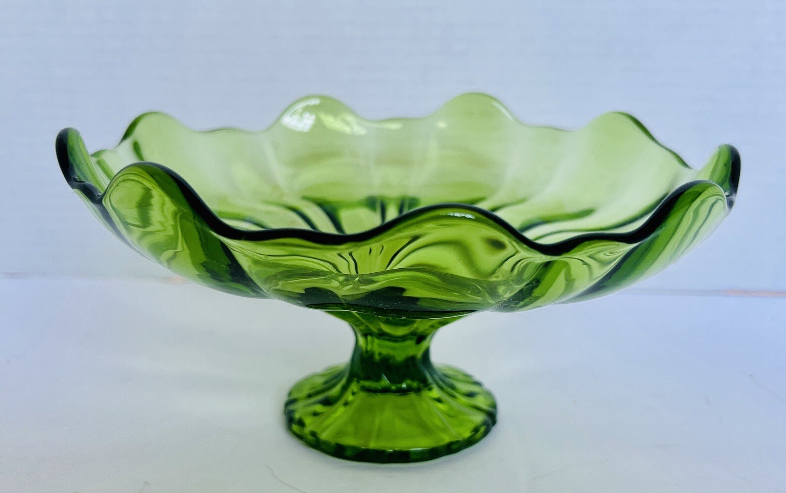 VTG L.E. Smith 9 Point Glass Pedestal Bowl Avocado Green VTG L.E. Smith 9 Point Glass Pedestal Bowl Avocado Green