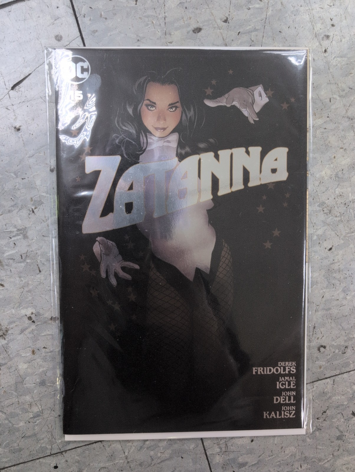 ZATANNA #15 NYCC ADAM HUGHES FOIL VARIANT LE 500 PRINT Ships Fast