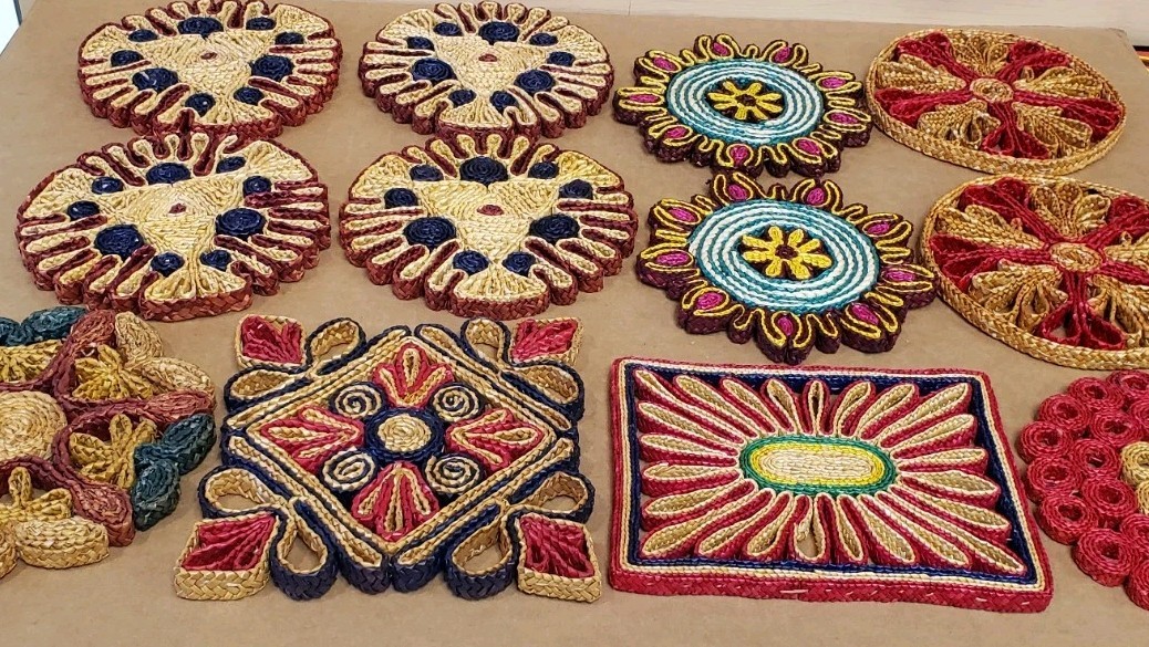 VINTAGE Raffia Straw Rattan TRIVETS Hot Pads 12 Colorful Woven Boho Kitchen VINTAGE Raffia Straw Rattan TRIVETS Hot Pads 12 Colorful Woven Boho Kitchen
