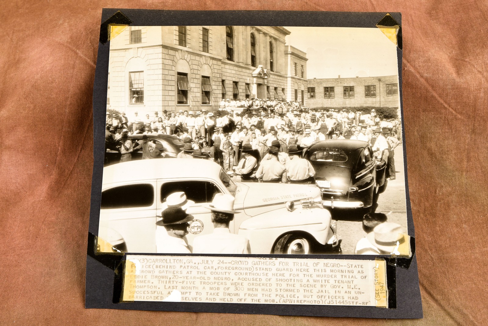 Georgia Murder Trial Lynching Mob Crowd Courthouse 7⅝x7⅞ 1947 AP Wire Photo V34