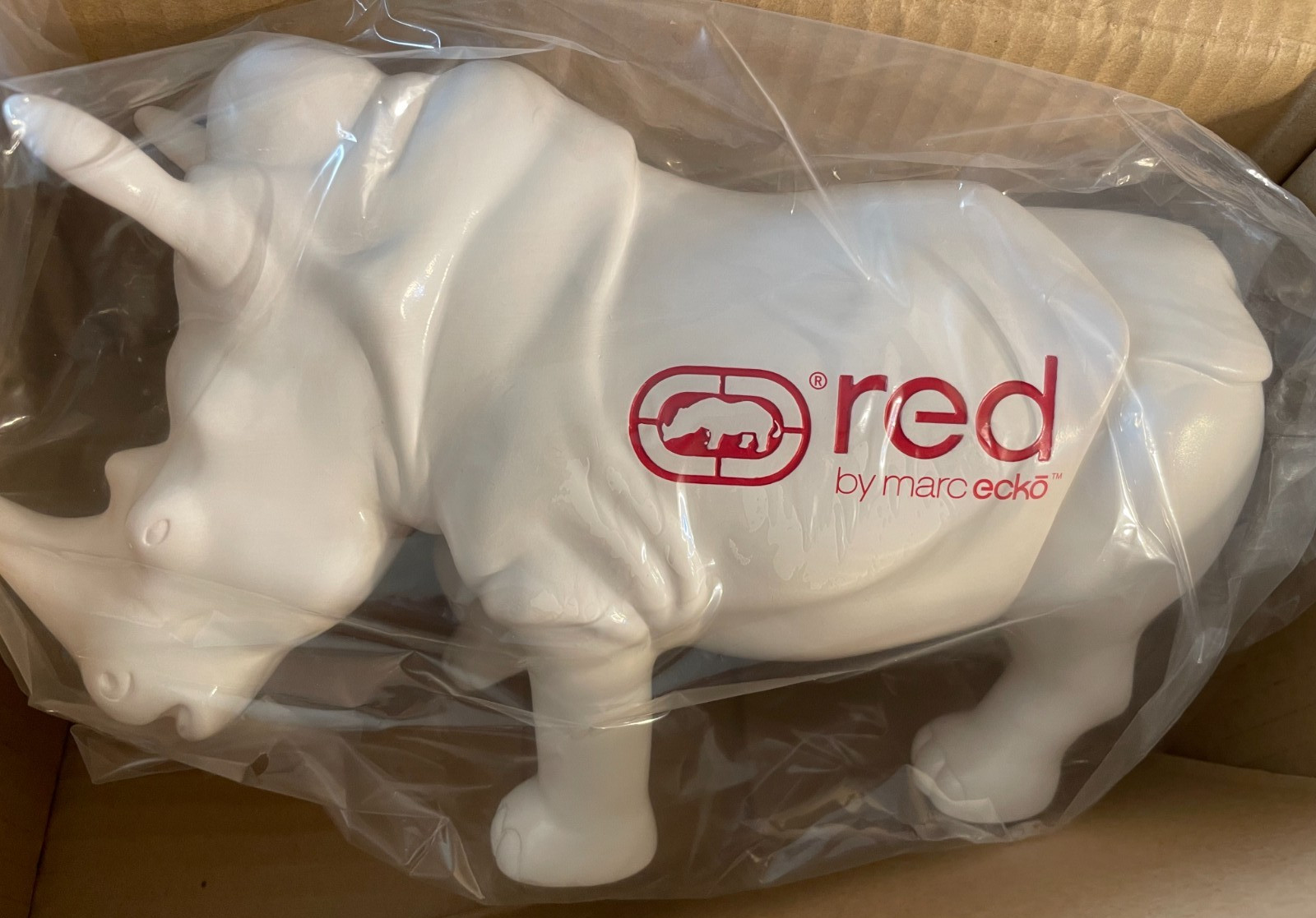 MARC ECKO STORE DISPLAY WHITE RHINO \