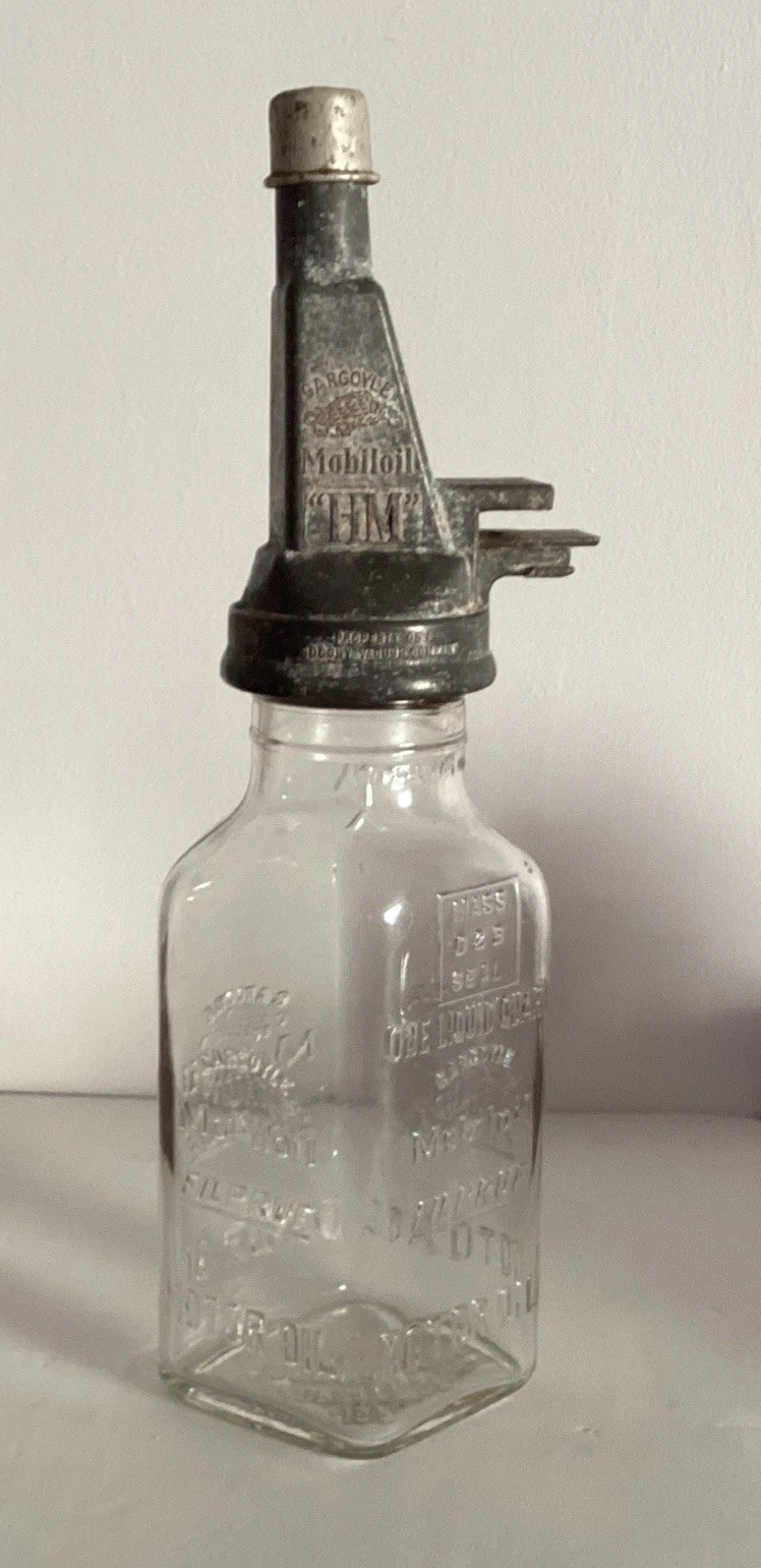 Vintage Mobiloil Gargoyle “HM” Filpruf One Quart Motor Oil Bottle
