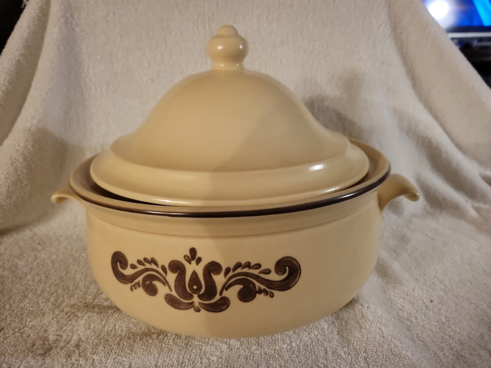 Vintage Pfaltzgraff Village 3.5Qt Covered Casserole Dish w/ Lid Handles USA T5
