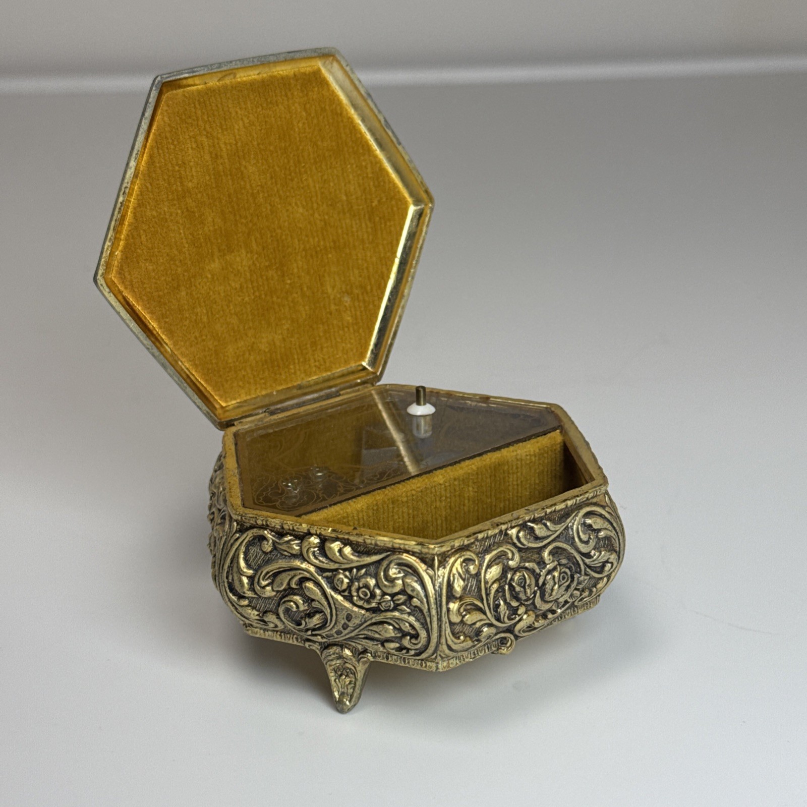 Vintage Sankyo Bird Music Box (Works) 1960s plays “Somewhere My Love” Vintage Sankyo Bird Music Box (Works) 1960s plays “Somewhere My Love”