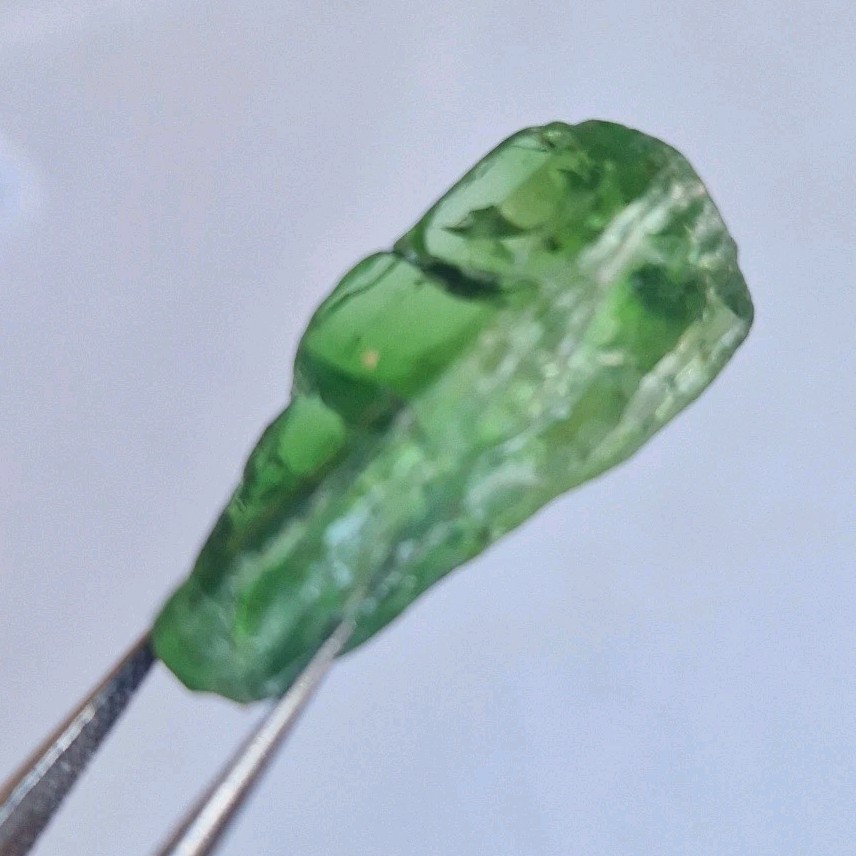 Chrome Tremolite 11.35cts. Merelani Hills, Tanzania. 23.8 x 11 x 5.7 mm. 