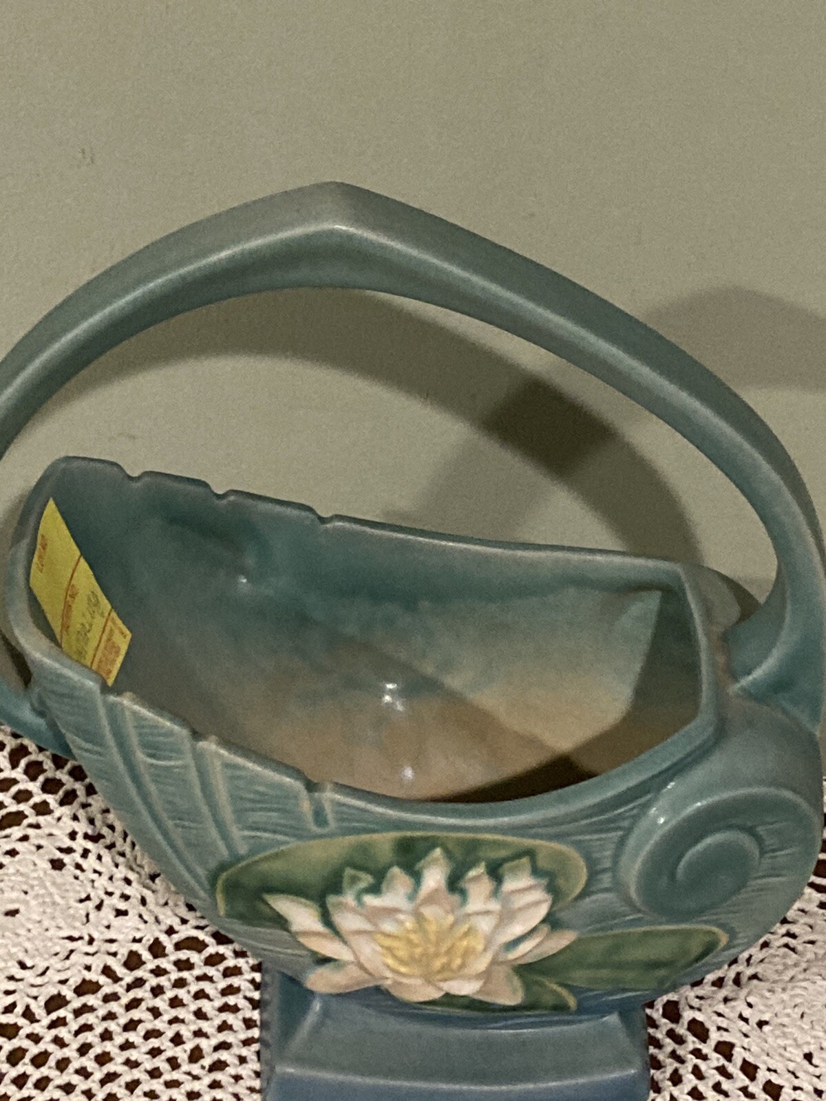 VINTAGE ROSEVILLE POTTERY / WATER LILY 10