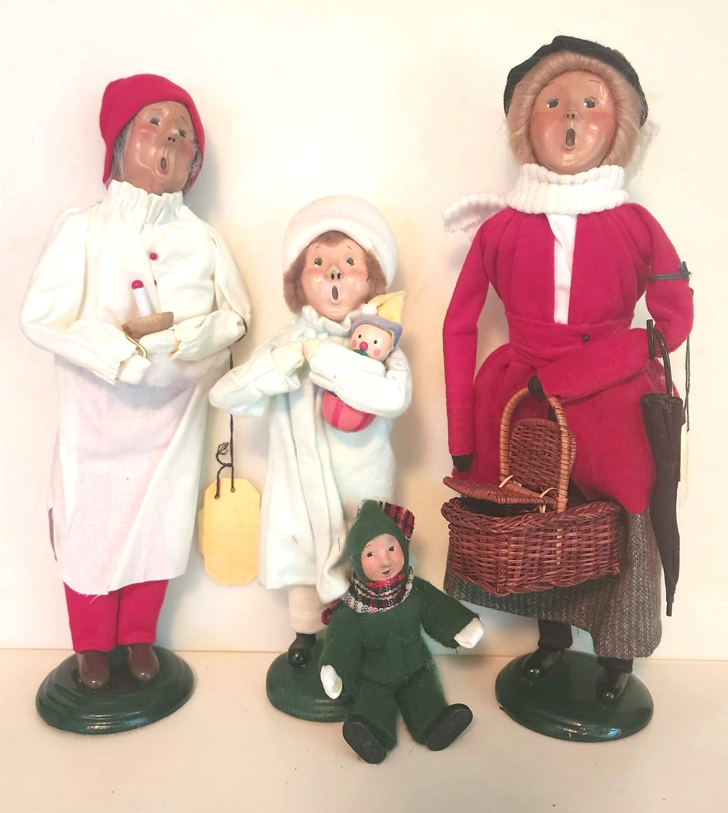 LOT OF 4 BYERS CHOICE LTD CAROLERS 1994 - 1985 - 1998