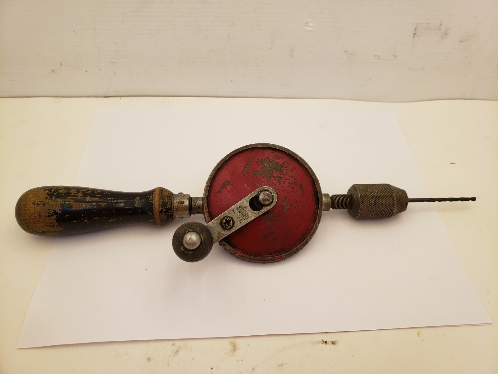 VINTAGE STANLEY 1221 HAND CRANK DRILL WITH BIT, EGG BEATER STYLE