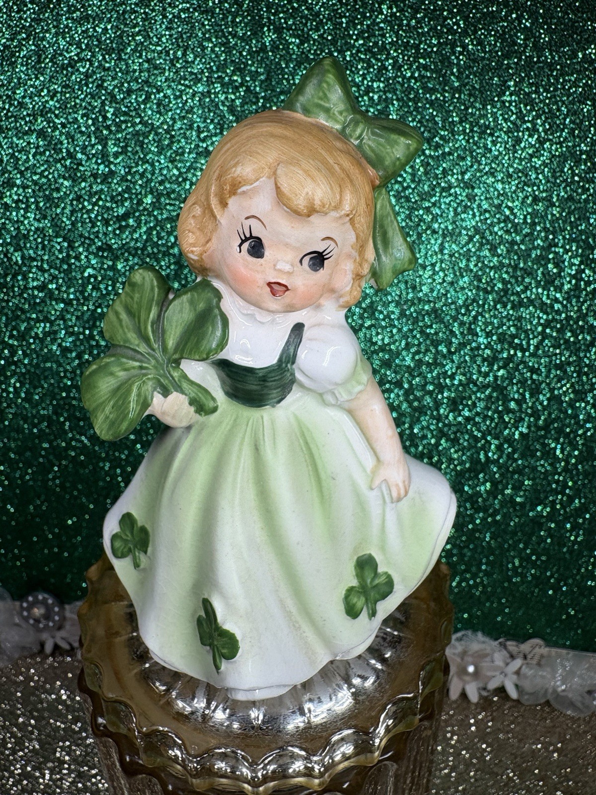 Vtg Lefton St Patricks Girl Holding Big Shamrock Clover Green Bow Figurine Japan