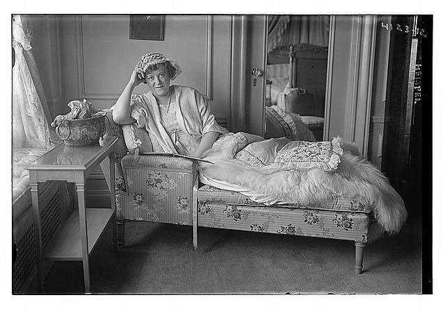 Photo:Frieda Hempel German Soprano in Boudoir 1910s Bed Portrait