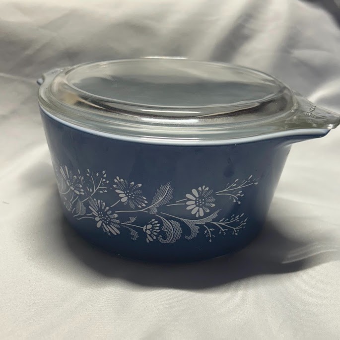 Vintage Pyrex Colonial Mist Casserole Dish 1L 473-B White on Blue w/Lid Vintage Pyrex Colonial Mist Casserole Dish 1L 473-B White on Blue w/Lid