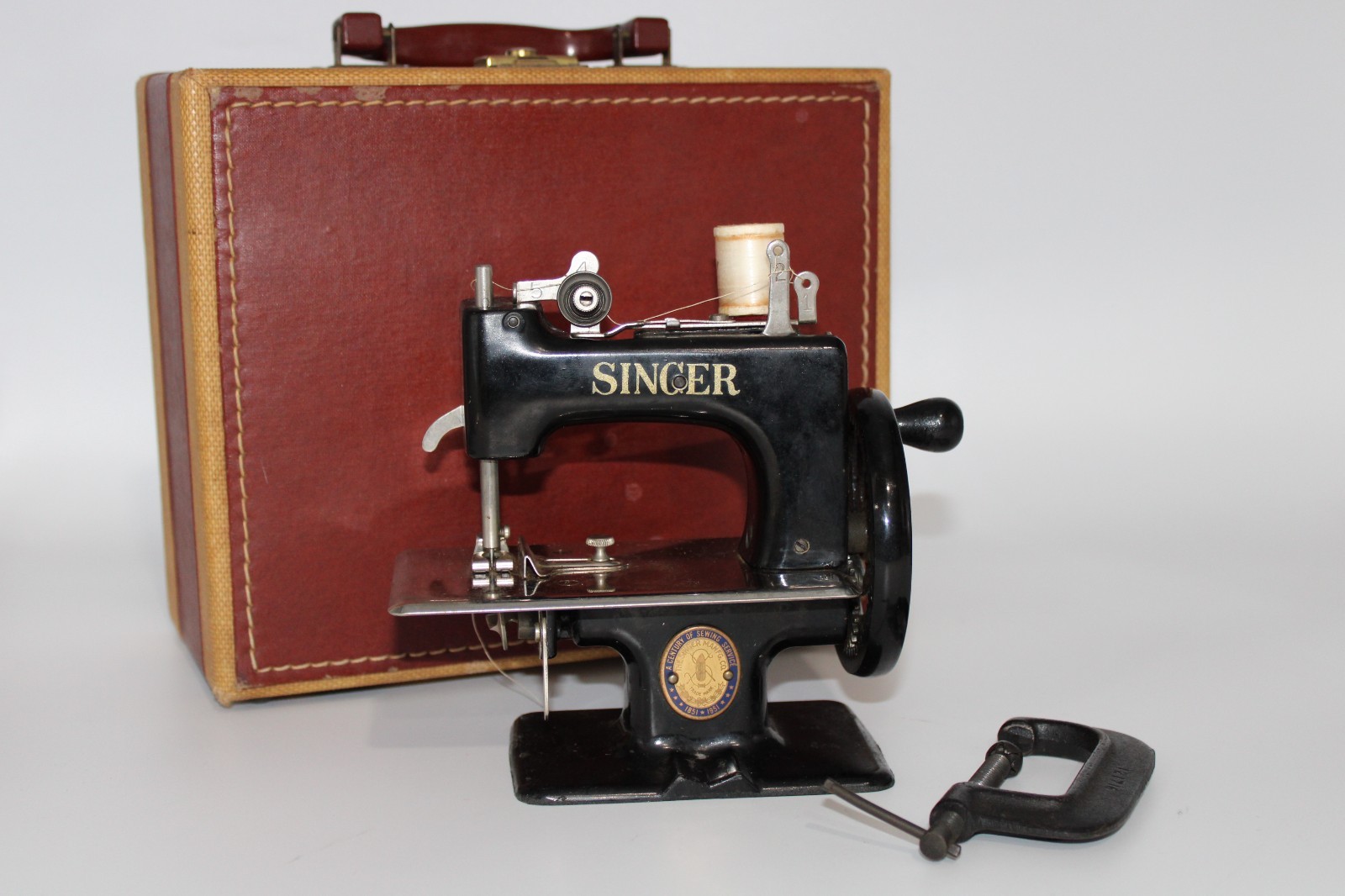 Pristine 1951 Singer 20 Centennial Toy Sewing Machine Deluxe Case Simanco Clamp