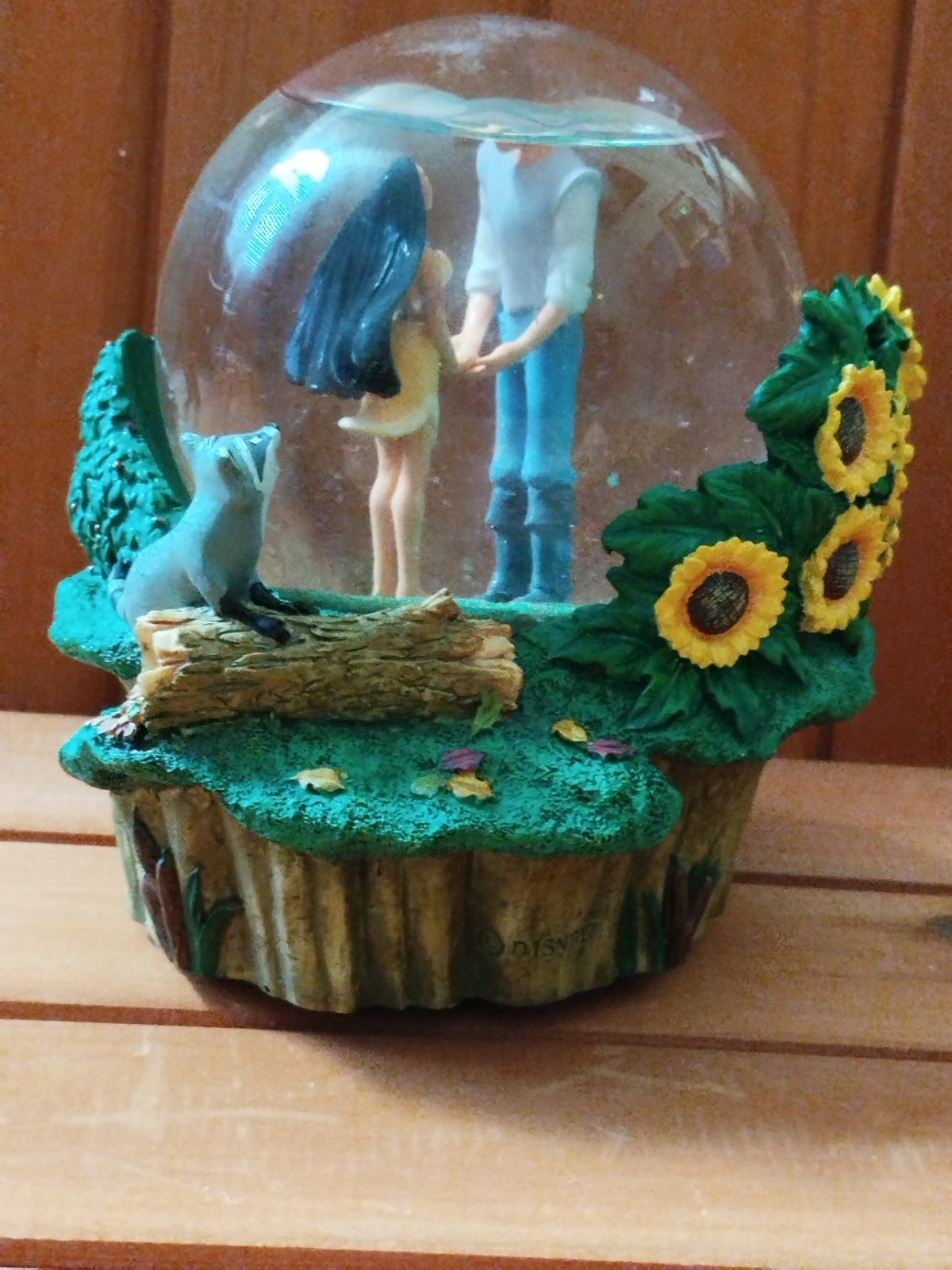 Disney POCAHONTAS & JOHN SMITH Musical Rotating Snow Globe “Colors Of The Wind”